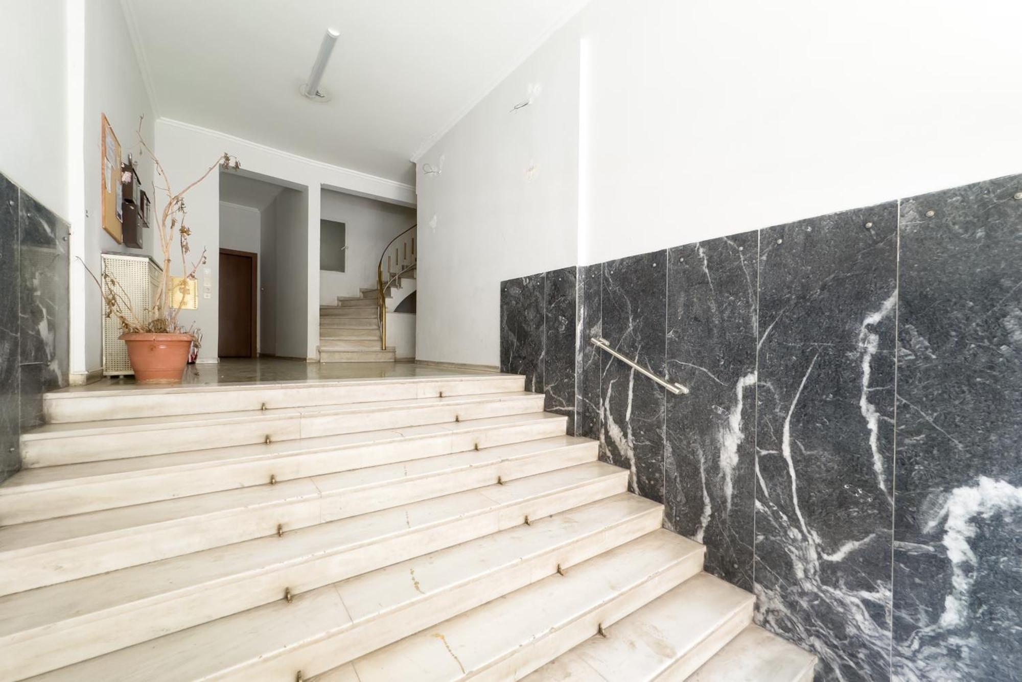 Urban Comfort Apt Near Downtown アテネ エクステリア 写真
