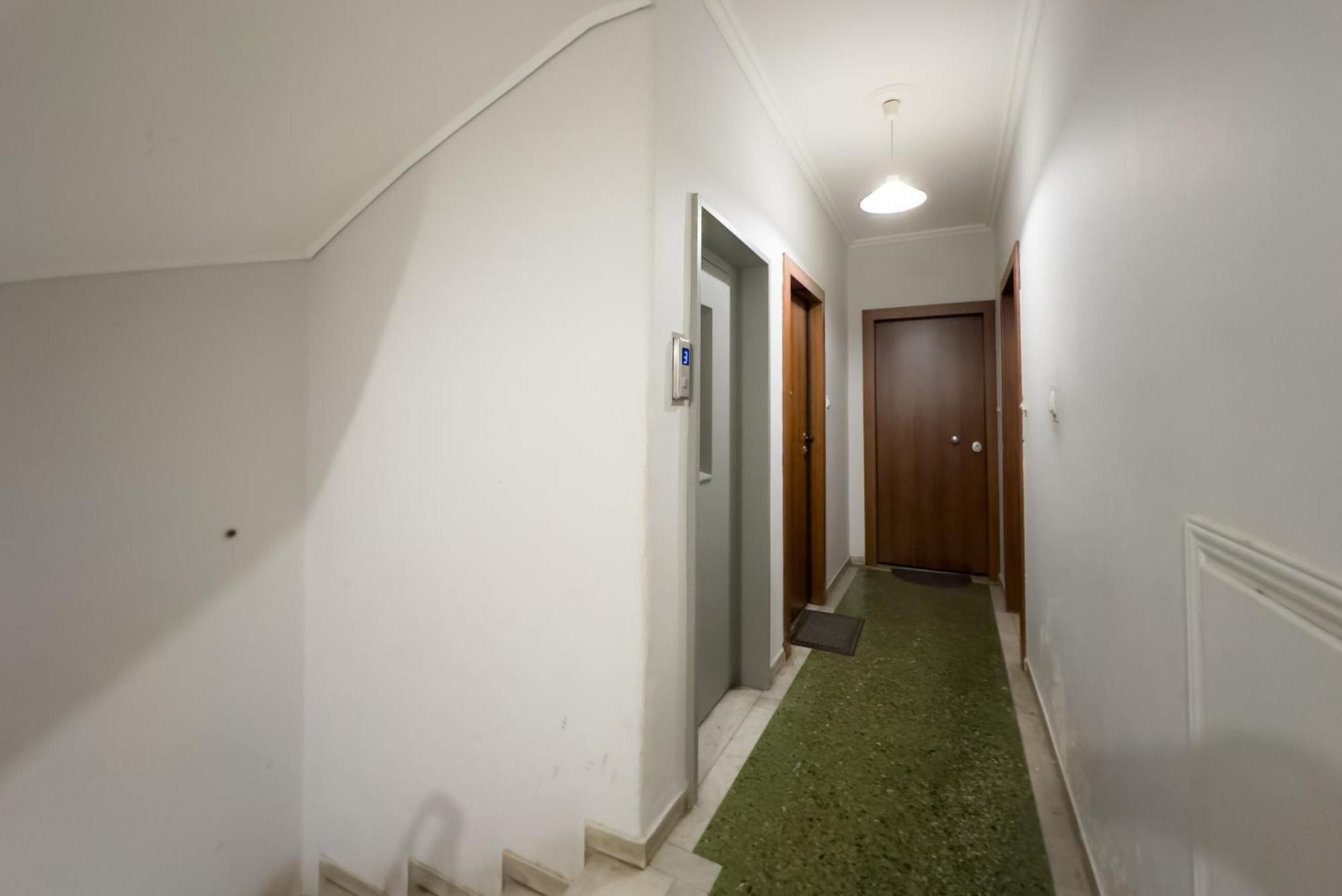 Urban Comfort Apt Near Downtown アテネ エクステリア 写真